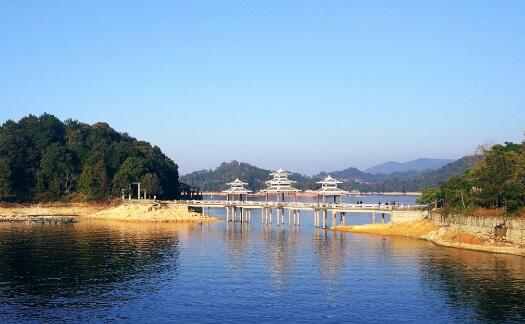 广州河源万绿湖镜花缘旅游景区和龙川县佗城旅游景区在本月底将限时免费