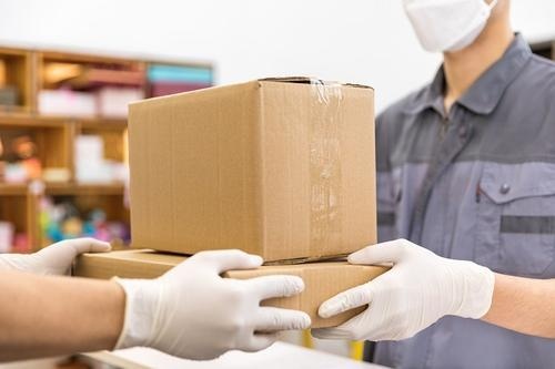 快递企业与时间赛跑 快递企业还在进行各种资源的“抢夺战”