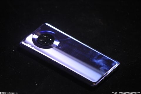外媒曝光特斯拉首款手机“特斯拉Model π” 手机正面采用水滴屏