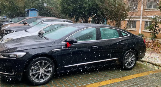 汽車發(fā)動機垂直進氣道和回旋進氣道有什么區(qū)別？
